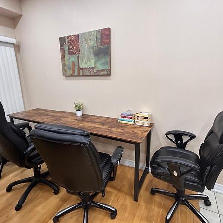 Avid Vacation Palace In Castlemore , Brampton Extérieur photo