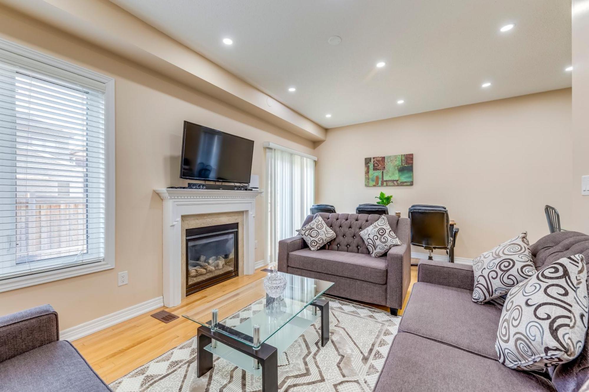 Avid Vacation Palace In Castlemore , Brampton Extérieur photo