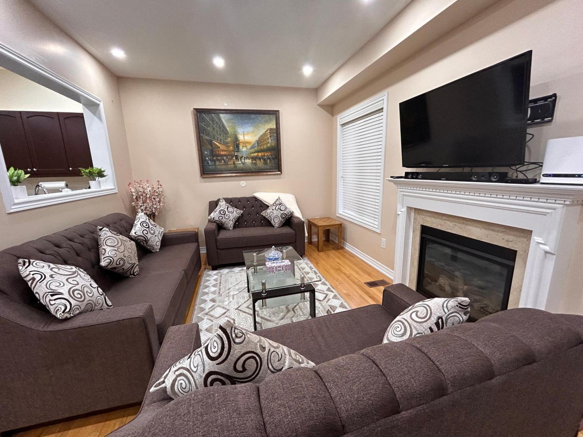 Avid Vacation Palace In Castlemore , Brampton Extérieur photo