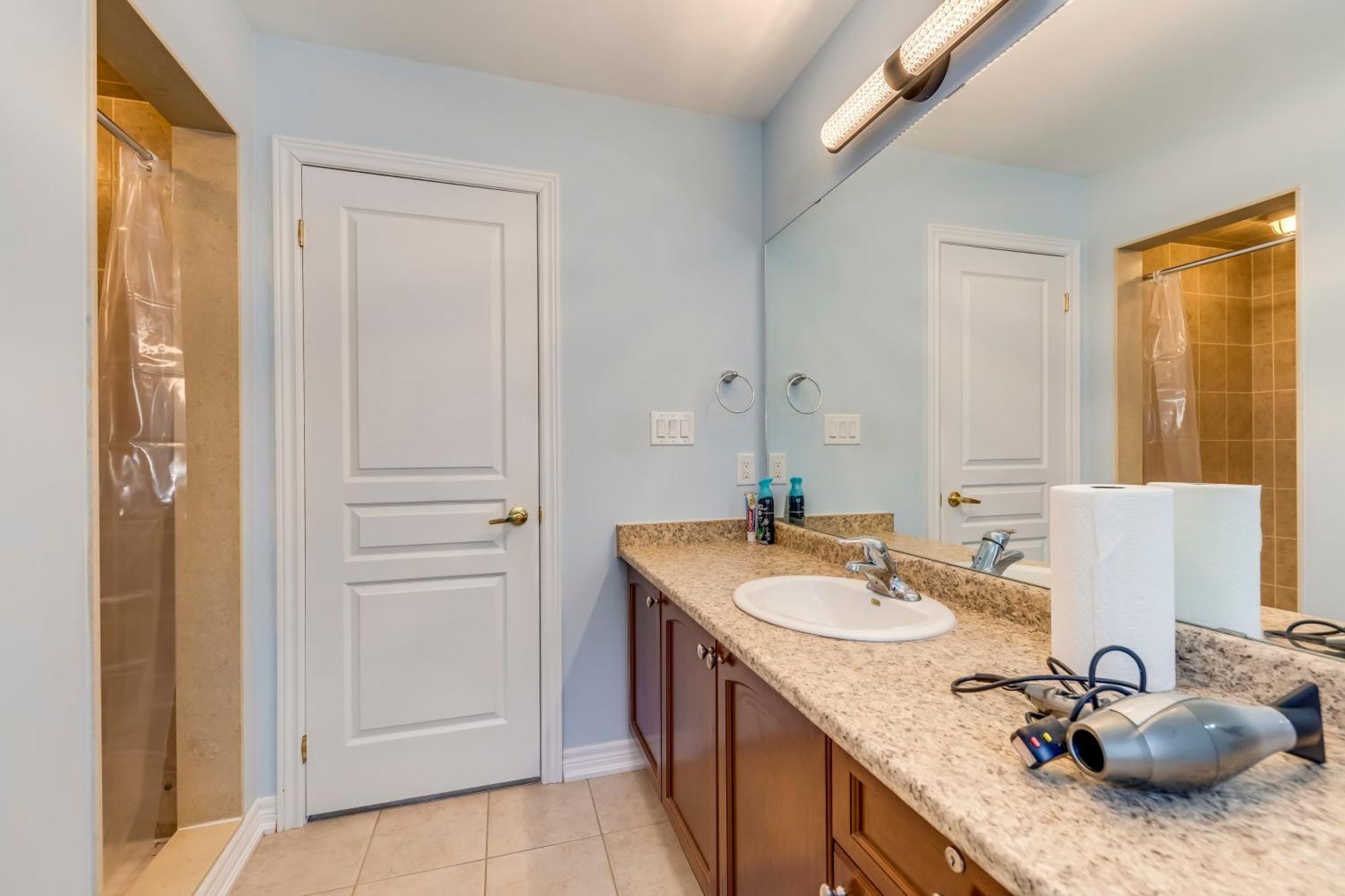 Avid Vacation Palace In Castlemore , Brampton Extérieur photo