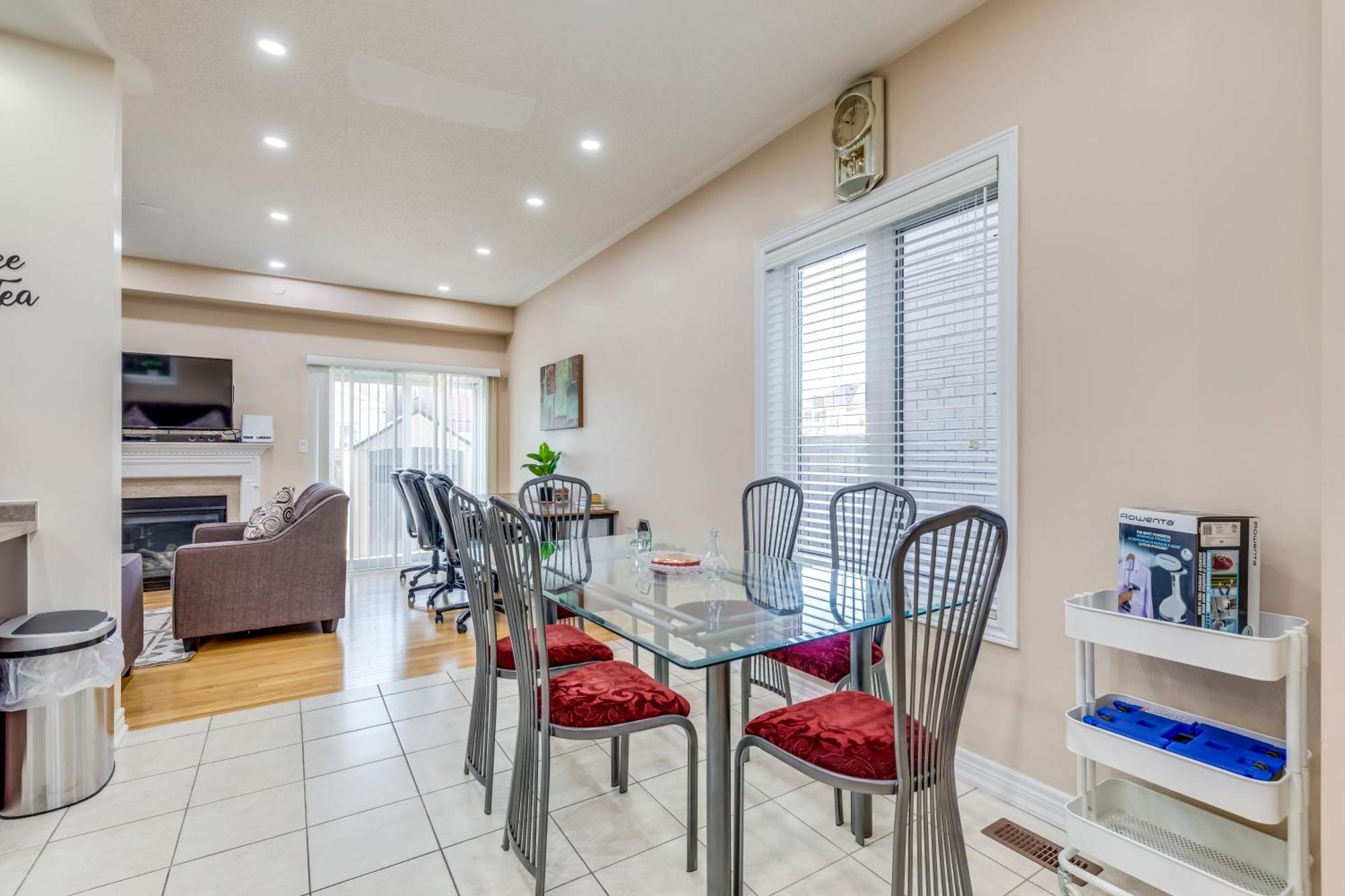 Avid Vacation Palace In Castlemore , Brampton Extérieur photo